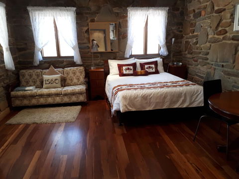 1860 Wine Country Cottages - Accommodation Gladstone 1