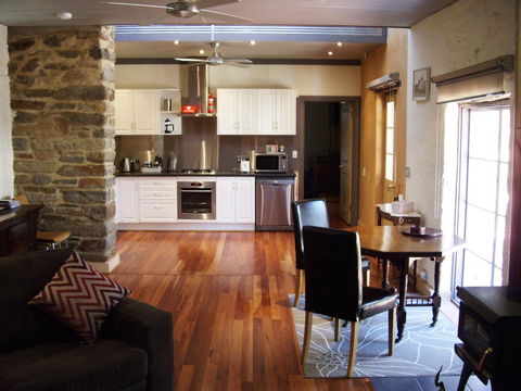 1860 Wine Country Cottages - Accommodation Gladstone 2