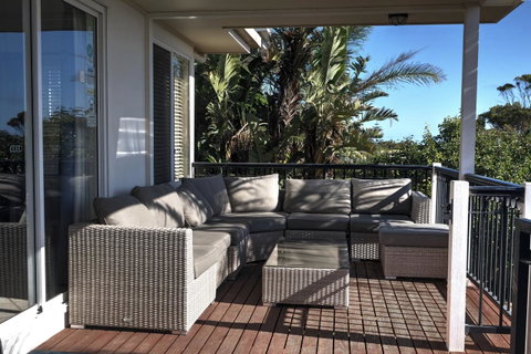 The Whitehouse - Accommodation Gladstone 1