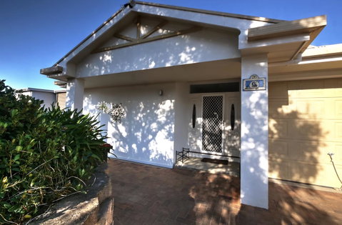 The Whitehouse - Accommodation Gladstone 3