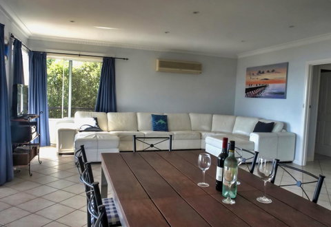 The Whitehouse - Accommodation Gladstone 8