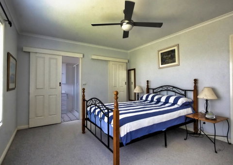 The Whitehouse - Accommodation Gladstone 11