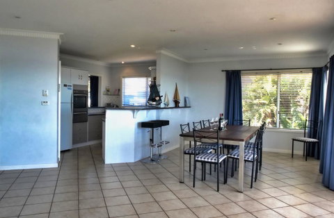 The Whitehouse - Accommodation Gladstone 9
