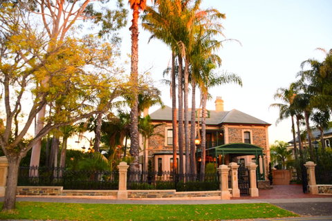 Grand Bluestone Mansion - Accommodation Gladstone 0