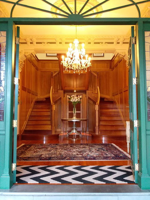 Grand Bluestone Mansion - Accommodation Gladstone 2