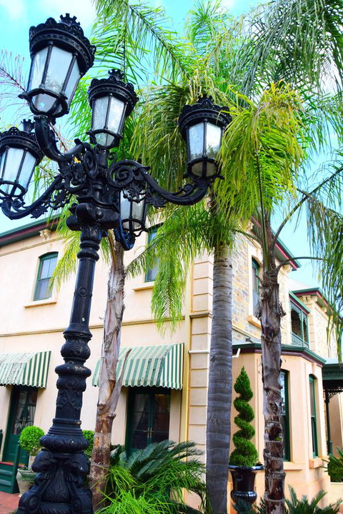 Grand Bluestone Mansion - Accommodation Gladstone 8