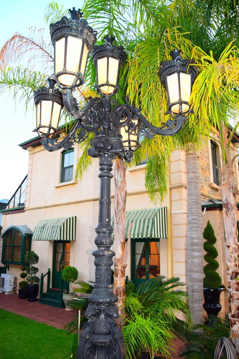 Grand Bluestone Mansion - Accommodation Gladstone 24