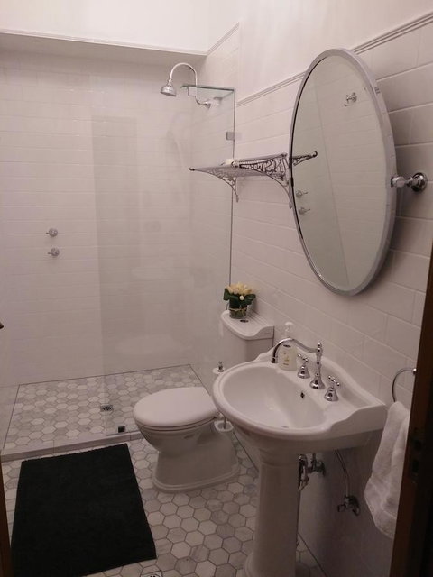 Grand Bluestone Mansion - Accommodation Gladstone 15