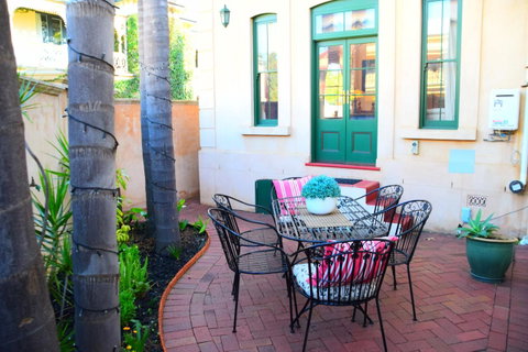 Grand Bluestone Mansion - Accommodation Gladstone 16