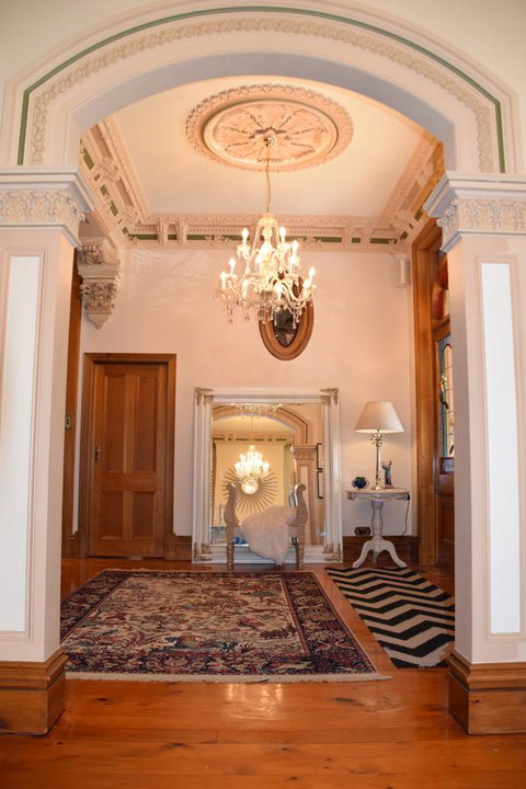 Grand Bluestone Mansion - Accommodation Gladstone 10