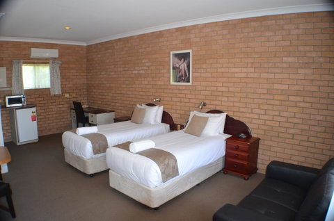 Deer Park Motor Inn Armidale - Accommodation Gladstone 3