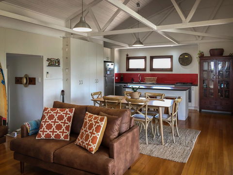SeaLaVie - Accommodation Gladstone 0