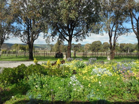 Linger Longer Vineyard - Accommodation Gladstone 17