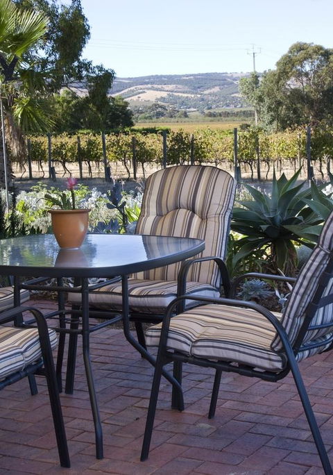 Linger Longer Vineyard - Accommodation Gladstone 14