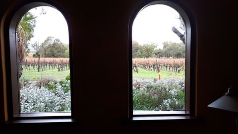 Linger Longer Vineyard - Accommodation Gladstone 6