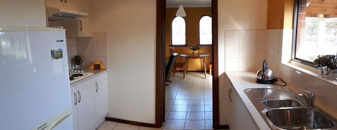 Linger Longer Vineyard - Accommodation Gladstone 8