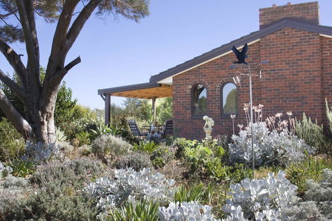 Linger Longer Vineyard - Accommodation Gladstone 13