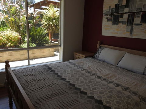 Sanctuary In The Valley - Accommodation Gladstone 14