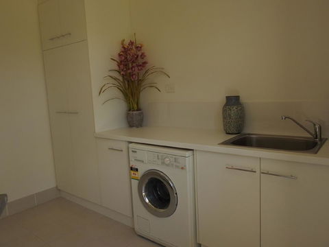 Sanctuary In The Valley - Accommodation Gladstone 22