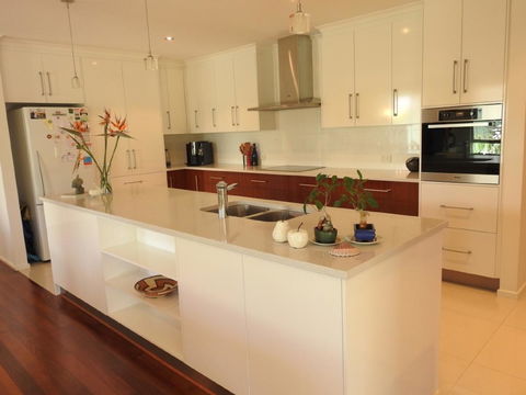 Sanctuary In The Valley - Accommodation Gladstone 10