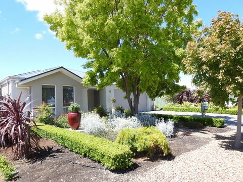 Sanctuary In The Valley - Accommodation Gladstone 2