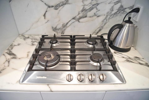 Luxury City Apt With Pool, Gym, Spa, Netflix - Accommodation Gladstone 4