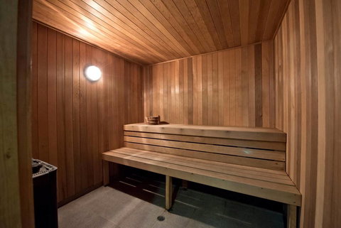 Luxury City Apt With Pool, Gym, Spa, Netflix - Accommodation Gladstone 9