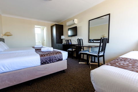 Abcot Inn - Accommodation Gladstone 2
