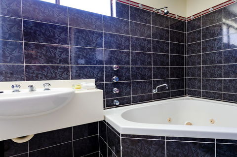Abcot Inn - Accommodation Gladstone 15