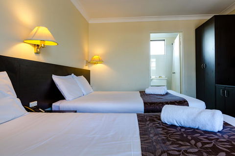 Abcot Inn - Accommodation Gladstone 11