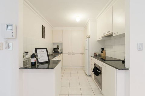 One Bedroom In Adelaideâ€™s East End FREE WIFI*Netflix*Parking - Accommodation Gladstone 3