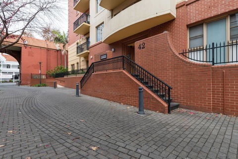 One Bedroom In Adelaideâ€™s East End FREE WIFI*Netflix*Parking - Accommodation Gladstone 22