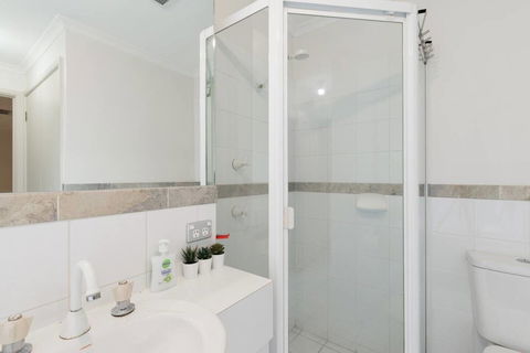 One Bedroom In Adelaideâ€™s East End FREE WIFI*Netflix*Parking - Accommodation Gladstone 10