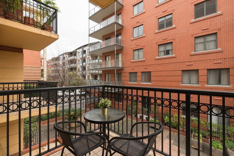 One Bedroom In Adelaideâ€™s East End FREE WIFI*Netflix*Parking - Accommodation Gladstone 2