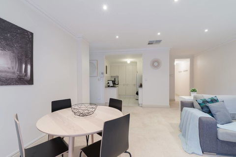 One Bedroom In Adelaideâ€™s East End FREE WIFI*Netflix*Parking - Accommodation Gladstone 18