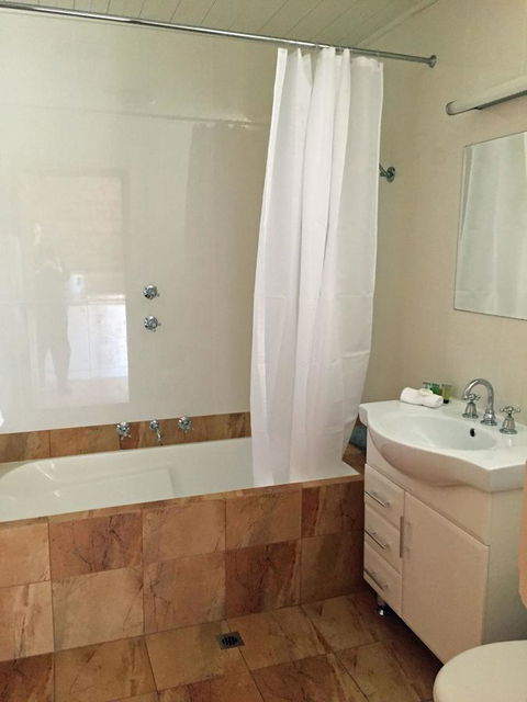 Coonawarra Place Motor Inn - Accommodation Gladstone 7