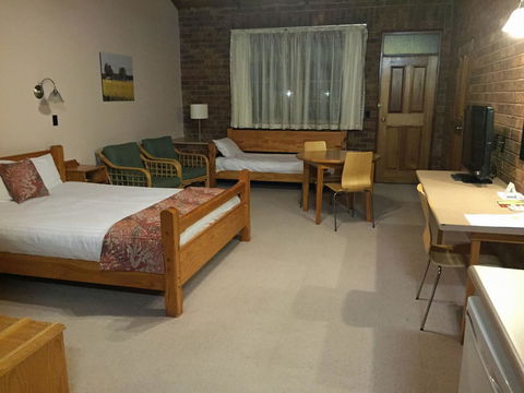Coonawarra Place Motor Inn - Accommodation Gladstone 1