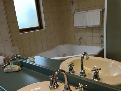 Coonawarra Place Motor Inn - Accommodation Gladstone 40