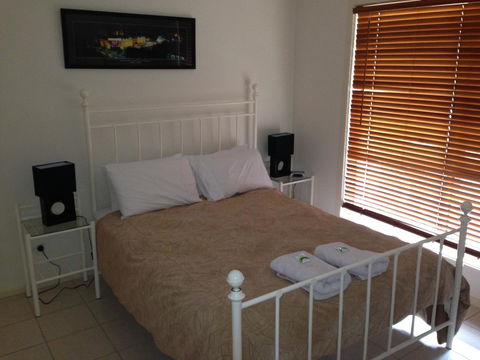 Shiraz Cottage - Accommodation Gladstone 2