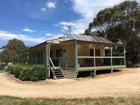 Shiraz Cottage - Accommodation Gladstone 0
