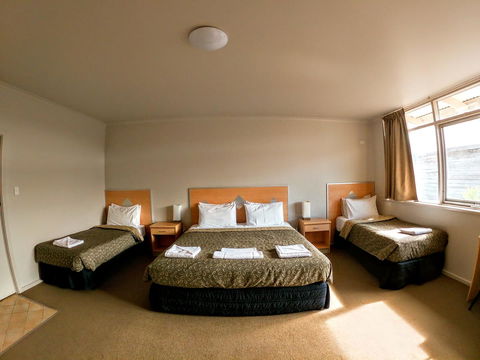 Highway One Motel - Accommodation Gladstone 1