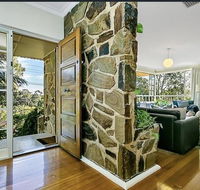Stunning house with beautiful entertainment area - Accommodation Gladstone