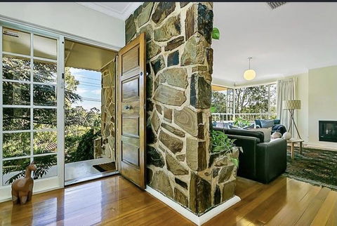 Stunning House With Beautiful Entertainment Area!! - Accommodation Gladstone 0
