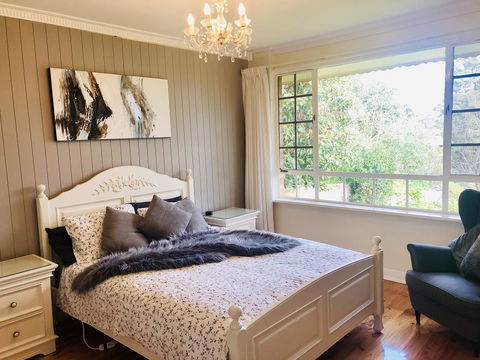 Stunning House With Beautiful Entertainment Area!! - Accommodation Gladstone 2