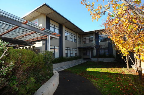 Glenelg Holiday Apartments-Ellis - Accommodation Gladstone 0
