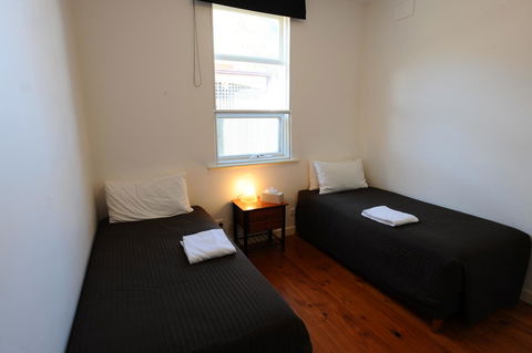 Glenelg Holiday Apartments-Ellis - Accommodation Gladstone 9
