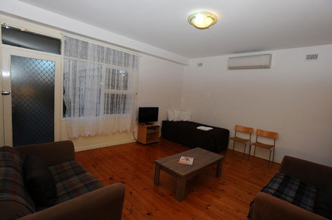 Glenelg Holiday Apartments-Ellis - Accommodation Gladstone 7