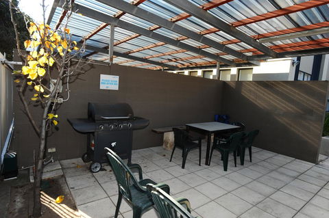 Glenelg Holiday Apartments-Ellis - Accommodation Gladstone 2