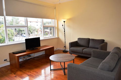 Glenelg Holiday Apartments-Ellis - Accommodation Gladstone 5