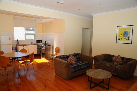 Glenelg Holiday Apartments-Ellis - Accommodation Gladstone 6